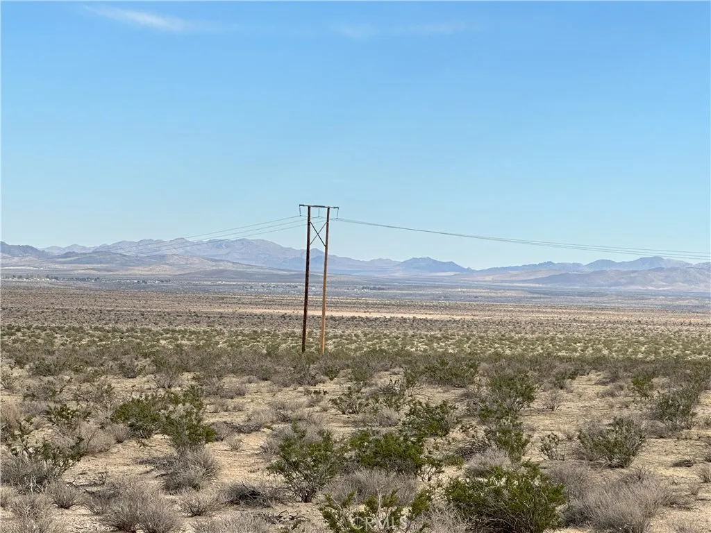 0 Hillview Road Hinkley, CA 92347 - Photo 2 of 3 a view of an ocean from a yard