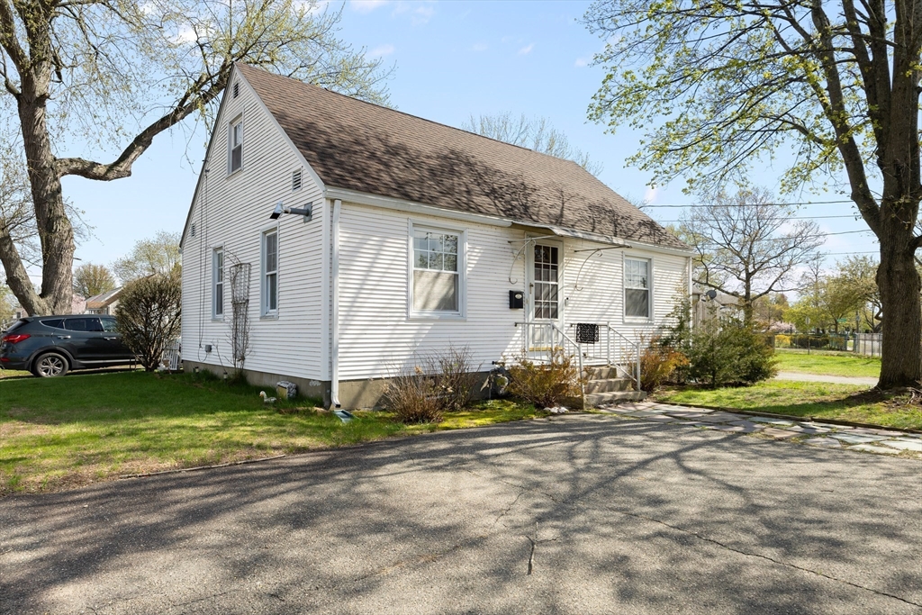 1791 Carew Street Springfield, MA 01104 - Photo 2 of 27