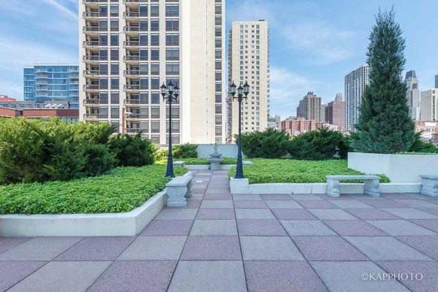 230 West Division Street, Unit 802 Chicago, IL 60610 - Photo 14 of 18