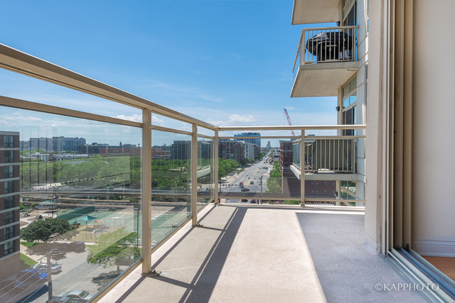 230 West Division Street, Unit 802 Chicago, IL 60610 - Photo 17 of 18