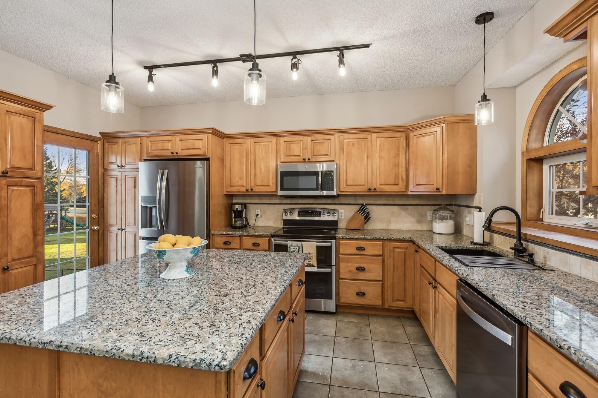 20082 Erickson Path Farmington, MN 55024 - Photo 6 of 32 Gallery Image 6