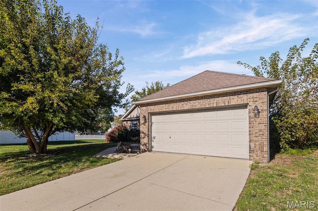 651 Glen Mor Shiloh, IL 62221 - Photo 2 of 50