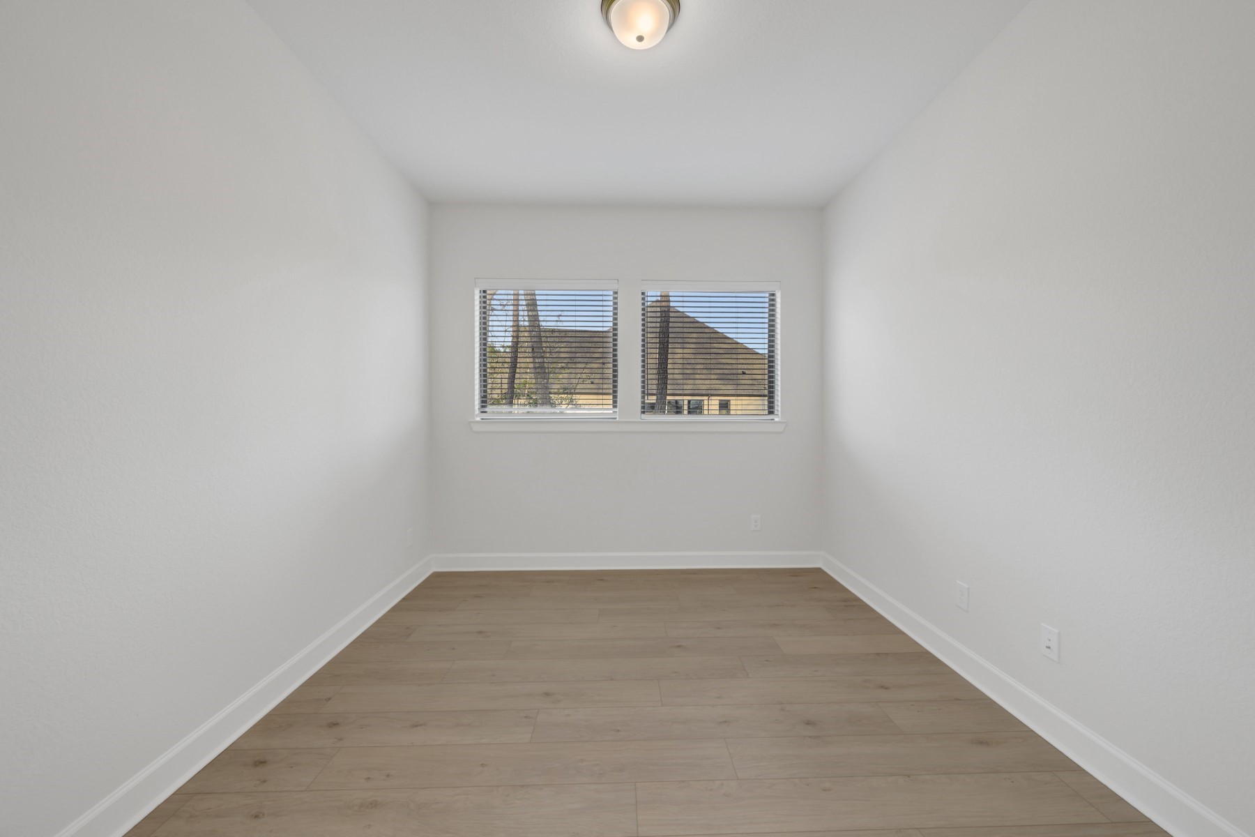 18019 Lobos Point Lane Conroe, TX 77302 - Photo 11 of 49 an empty room with a window