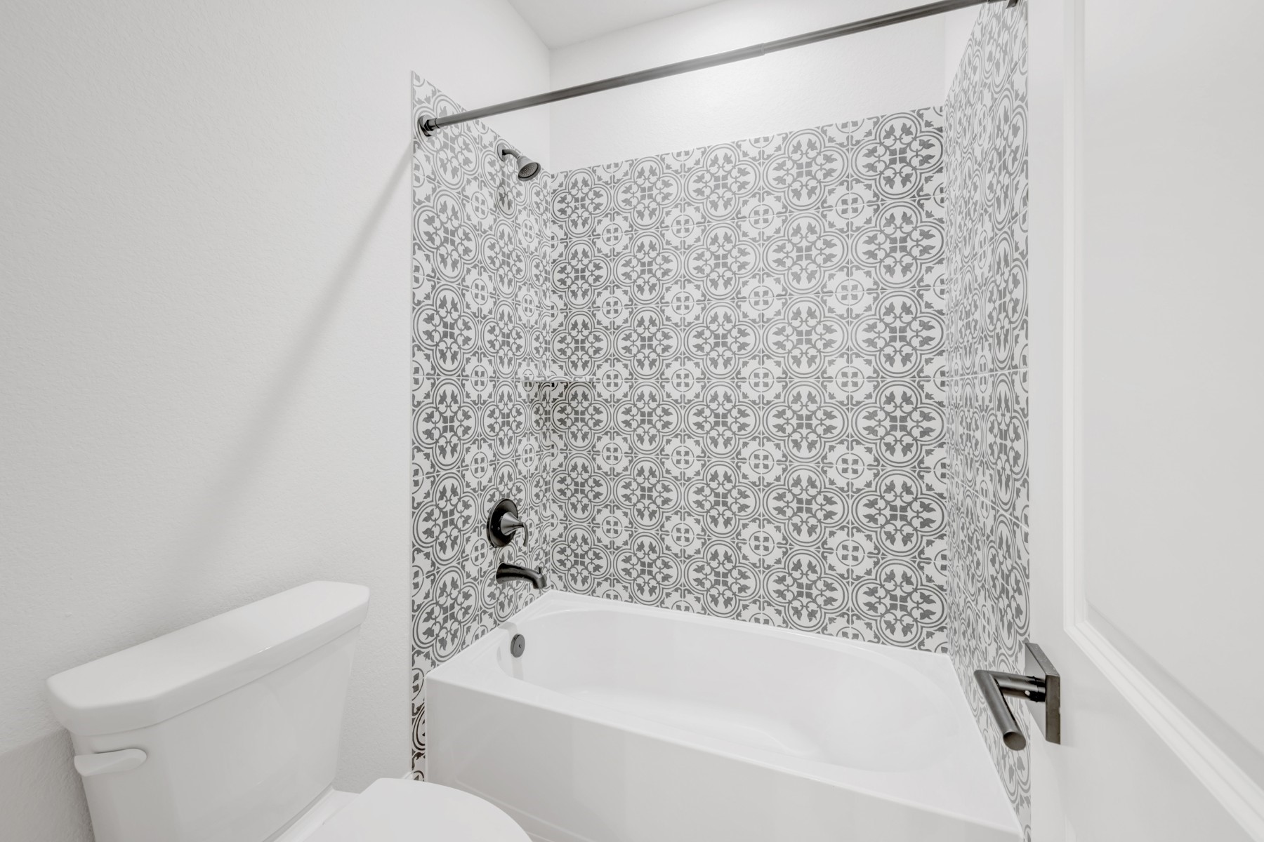 18019 Lobos Point Lane Conroe, TX 77302 - Photo 41 of 49 a bathroom with a bathtub and a toilet