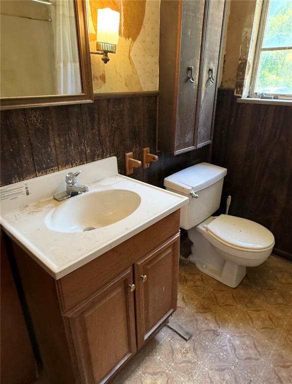 3641 Green Garden Road Aliquippa, PA 15001 - Photo 16 of 20 Hall Bathroom