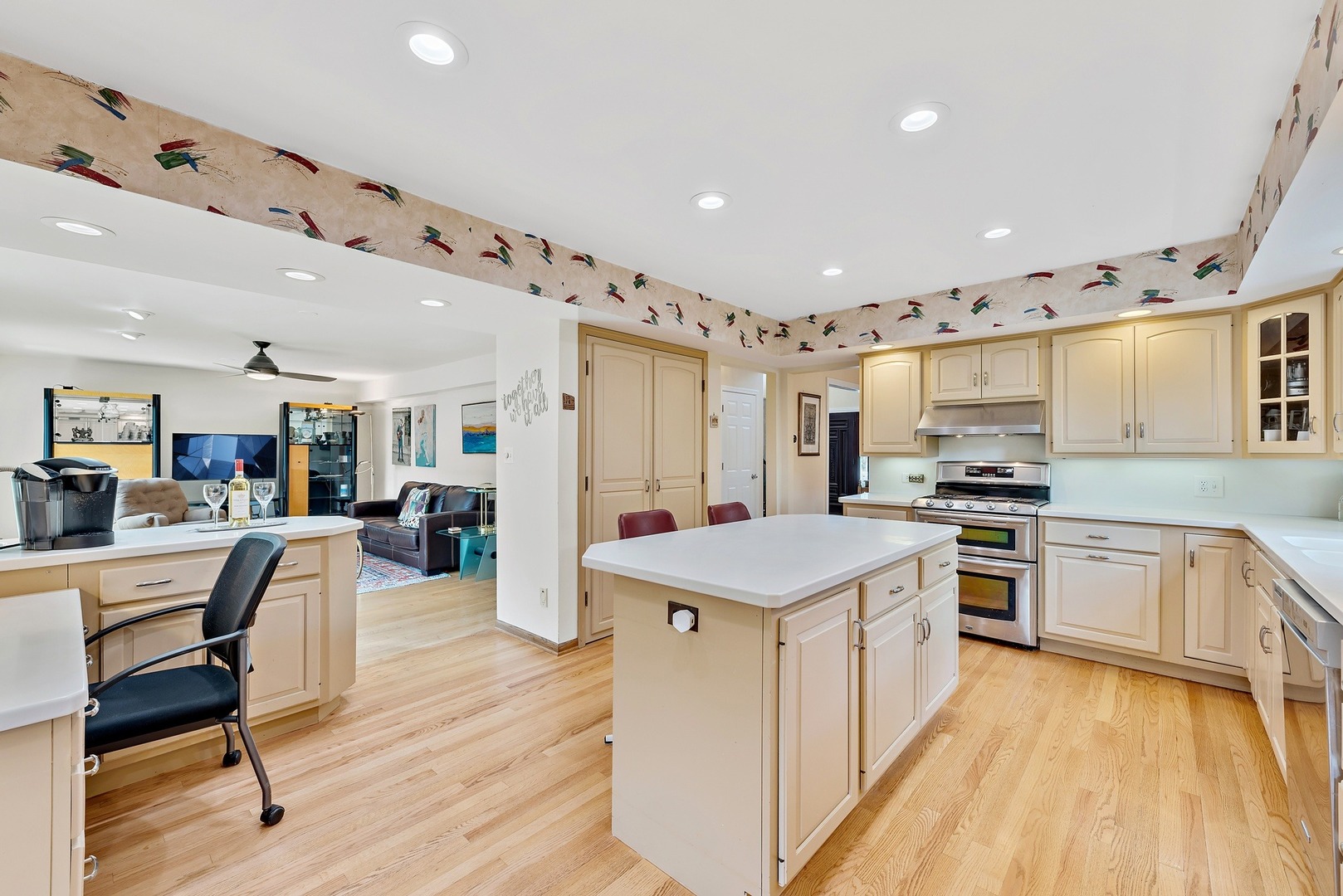 237 Voltz Road Northbrook, IL 60062 - Photo 12 of 40
