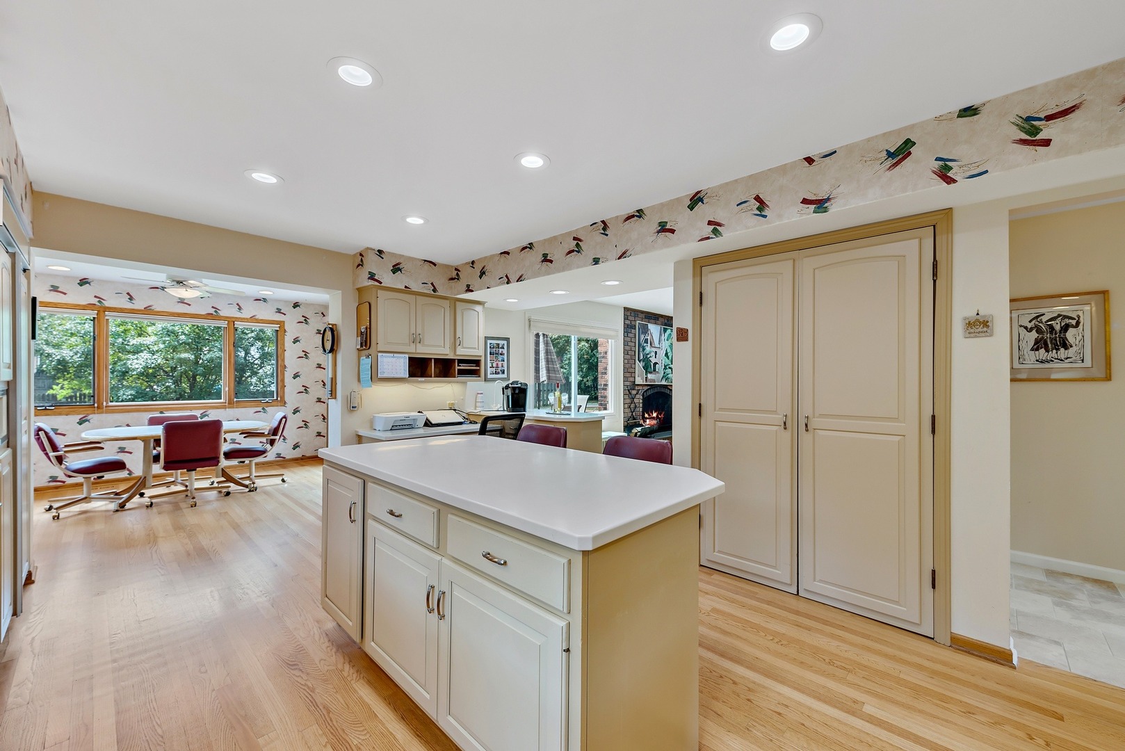 237 Voltz Road Northbrook, IL 60062 - Photo 9 of 40