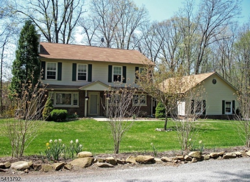 5 Linabury Lane Chester, NJ 07930 - Photo 1 of 10