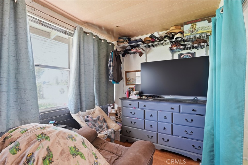 183 East County Line Road Calimesa, CA 92320 - Photo 11 of 31 a bedroom with two beds and a flat screen tv
