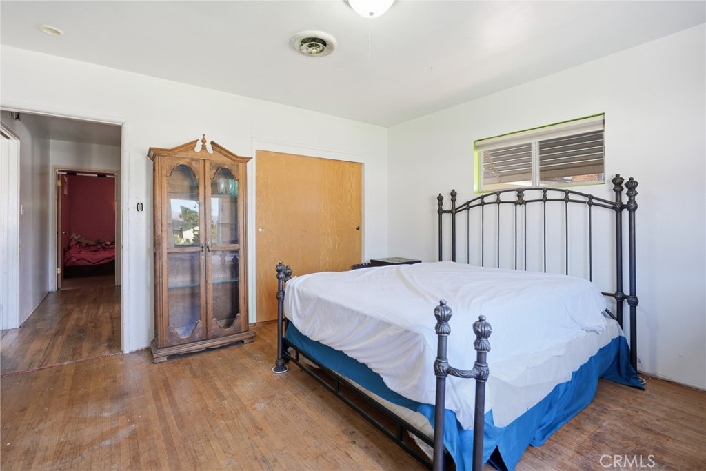 183 East County Line Road Calimesa, CA 92320 - Photo 13 of 31 a bed sitting in a bedroom next to a window