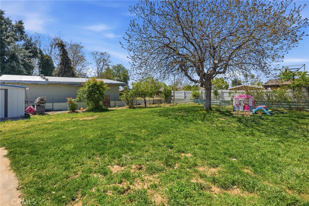 183 East County Line Road Calimesa, CA 92320 - Photo 20 of 31 a view of backyard with tree and green space
