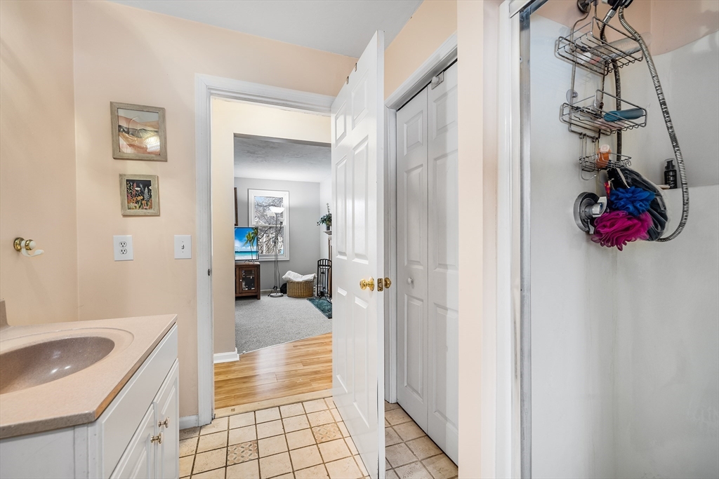 4 Hillside Drive Sutton, MA 01590 - Photo 12 of 23