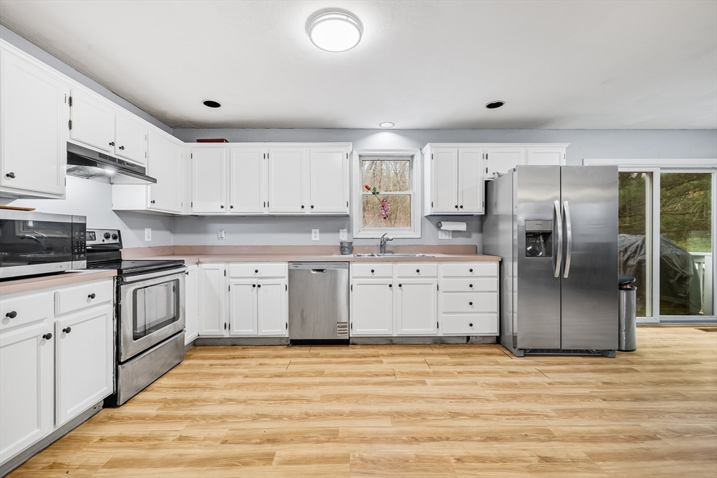 4 Hillside Drive Sutton, MA 01590 - Photo 2 of 23