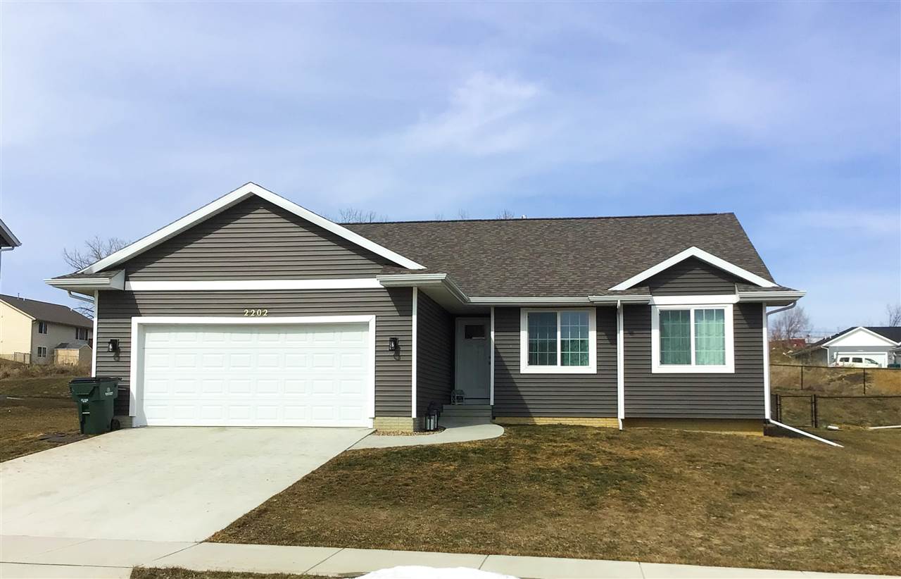 2202 Shady Grove Road Southwest Cedar Rapids, IA 52404 - Photo 1 of 26 Gallery Image 1