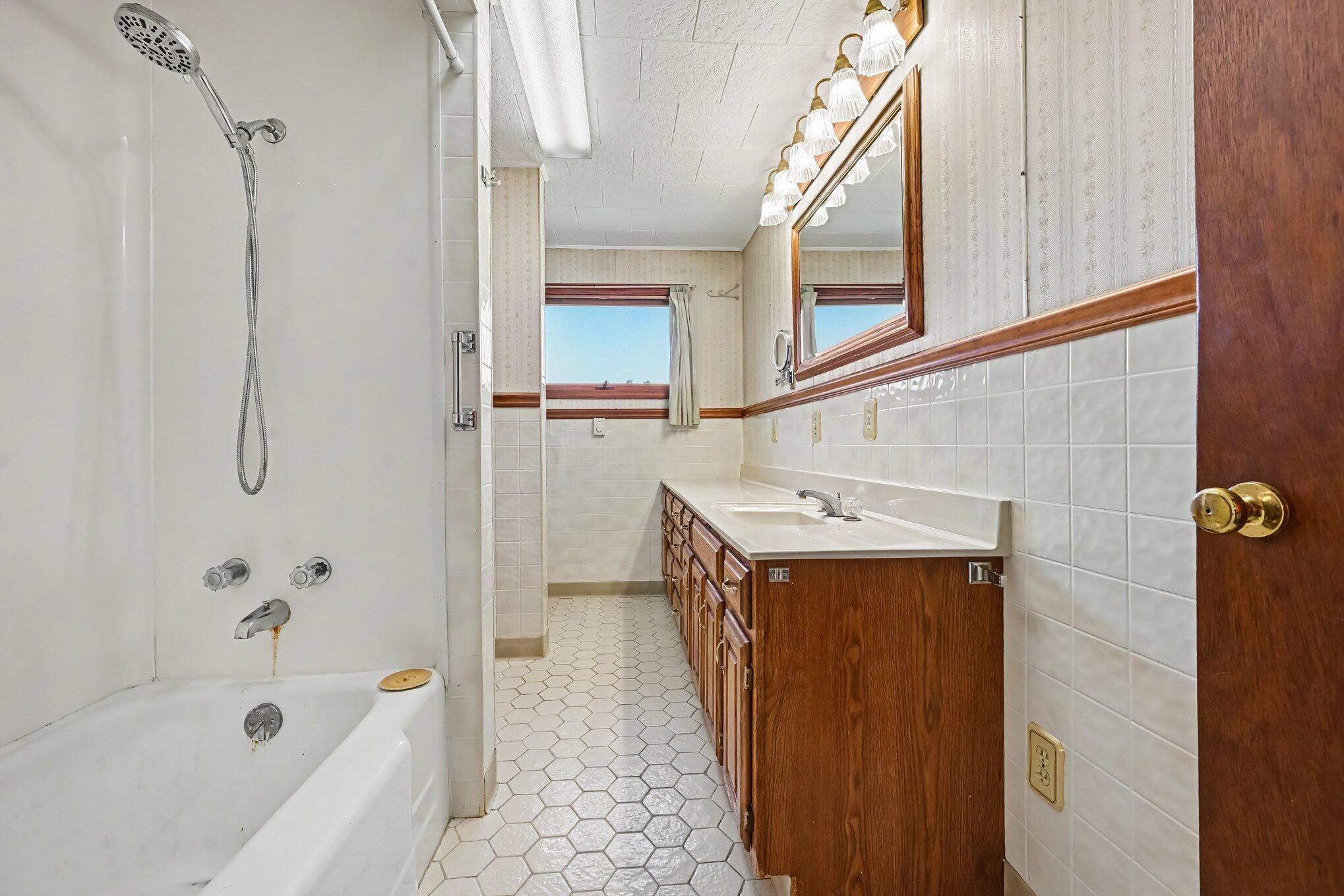 5405 Hartman Road Eau Claire, MI 49111 - Photo 13 of 36 017_file_5294