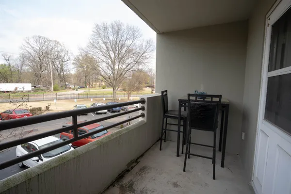 $112,000 | 3589 Covington Pike, Unit 201, Memphis, TN 38128