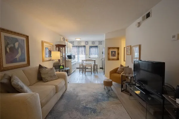 $112,000 | 3589 Covington Pike, Unit 201, Memphis, TN 38128