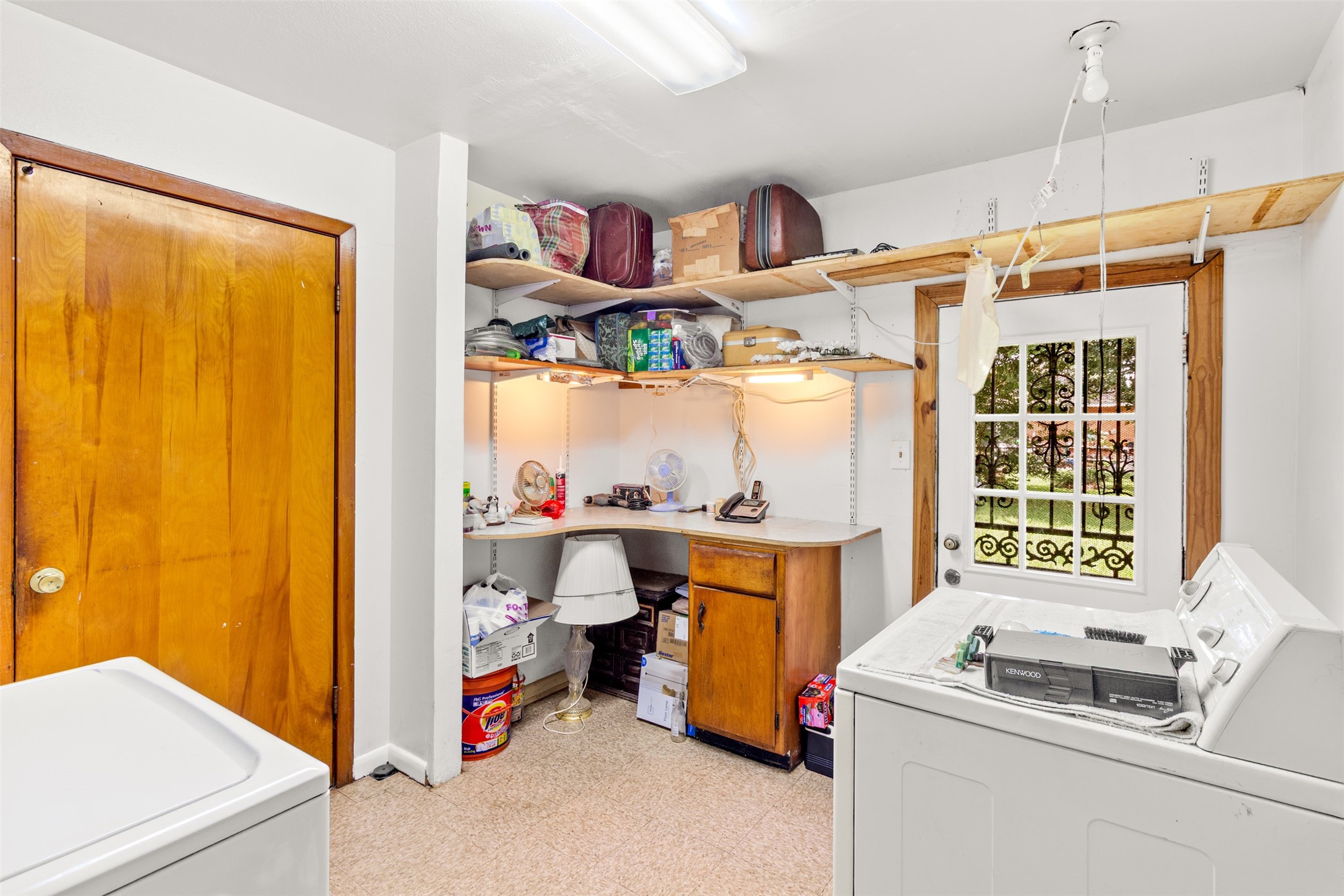 1806 Burke Road Pasadena, TX 77502 - Photo 5 of 12 Spacious Laundry Room