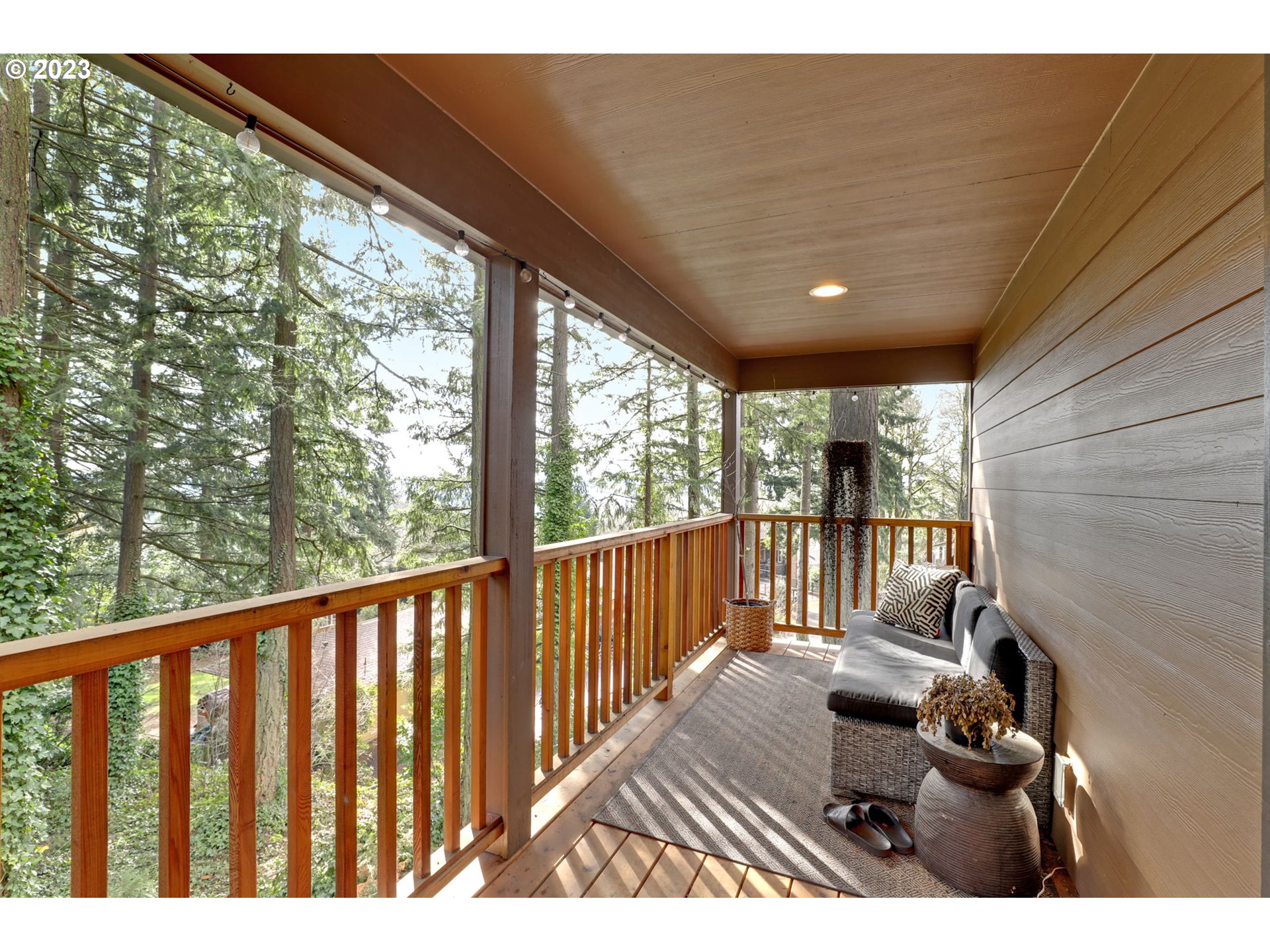 12434 Southwest 57th Avenue Portland, OR 97219 - Photo 32 of 34 a view of balcony with couch