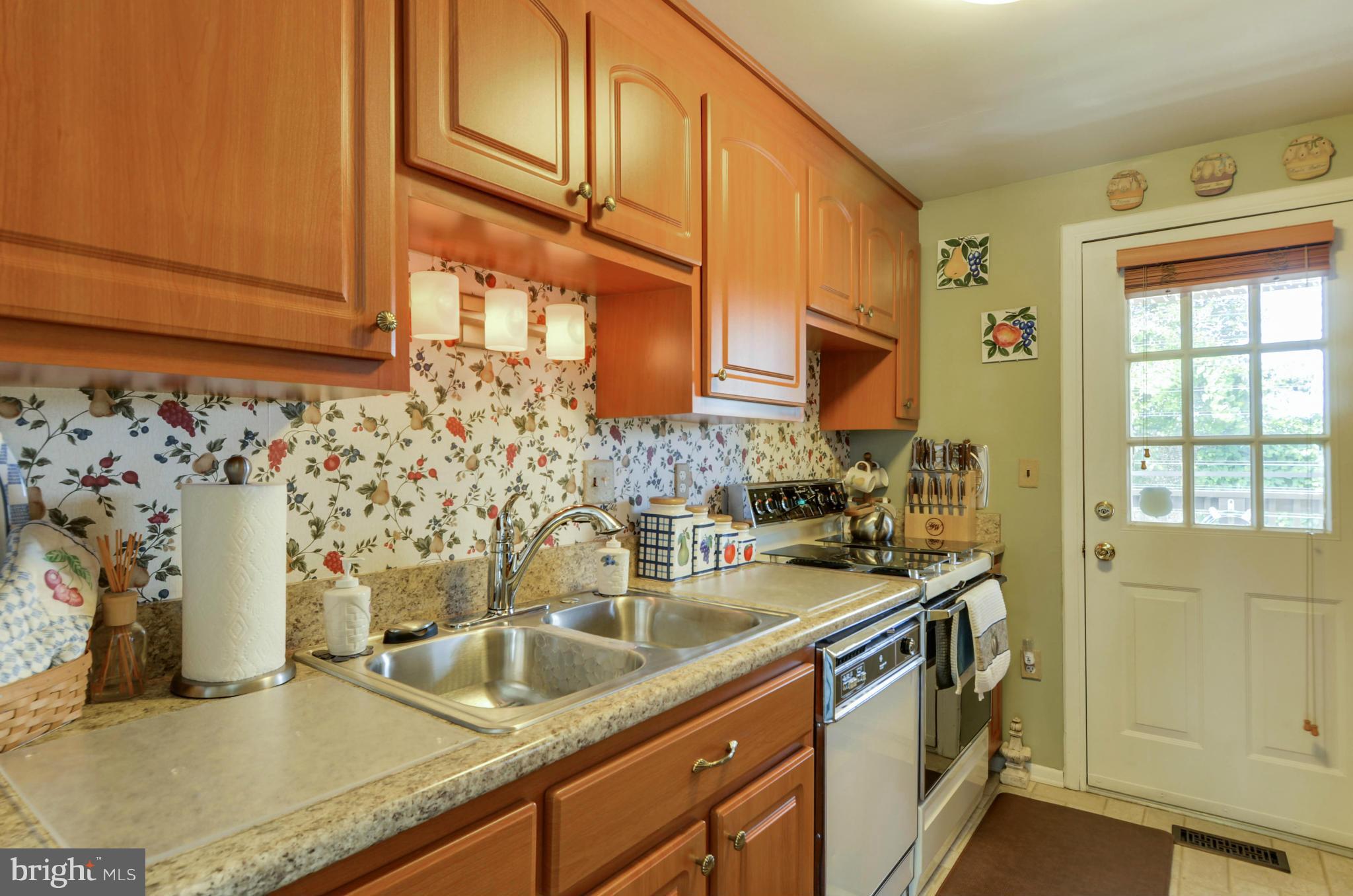19236 Staleybridge Road Germantown, MD 20876 - Photo 3 of 30 Kitchen