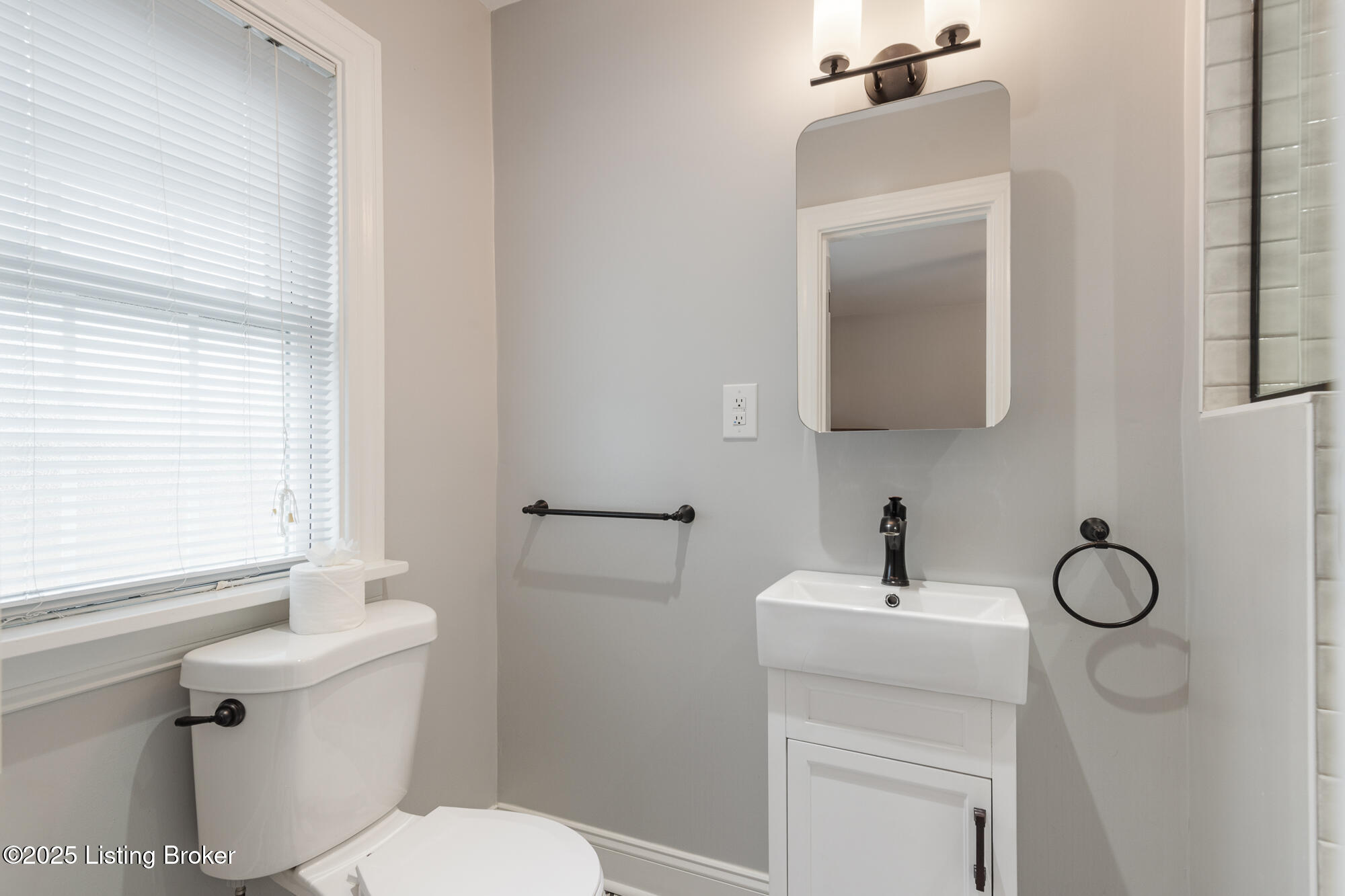 203 South Hampton Road Louisville, KY 40222 - Photo 28 of 41 Primary en-suite