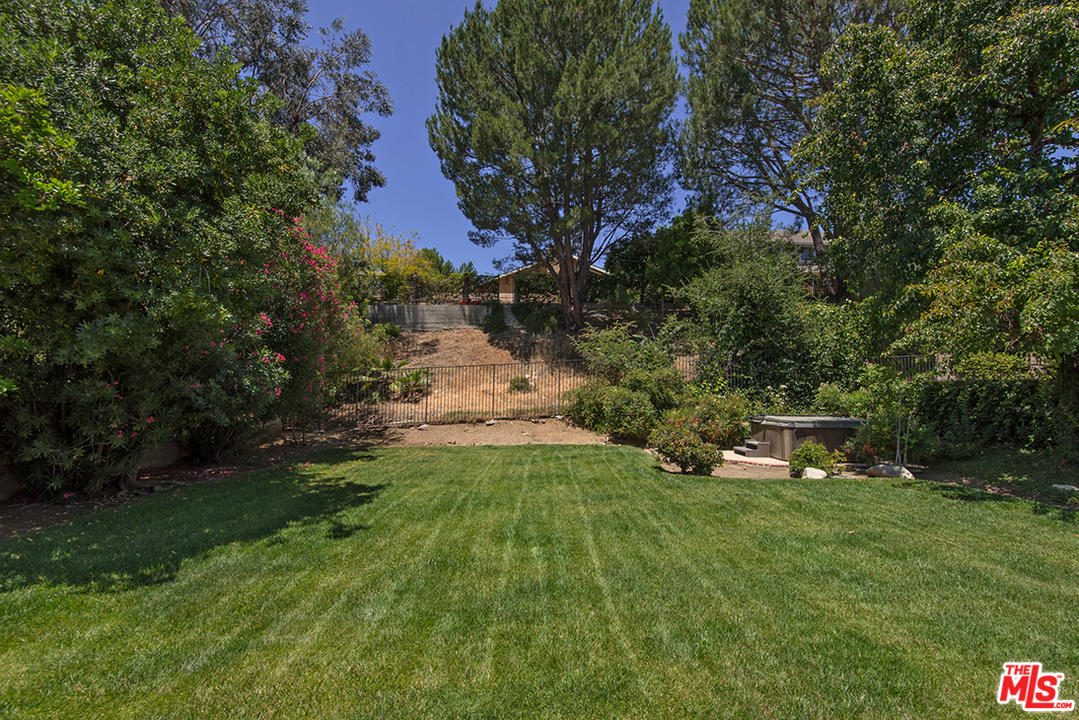 5533 Jon Dodson Drive Agoura Hills, CA 91301 - Photo 2 of 23 a backyard of a house with lots of green space