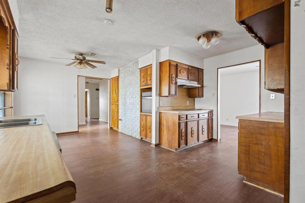 5994 Fm 1753 Denison, TX 75021 - Photo 14 of 34 a view of an entryway with kitchen