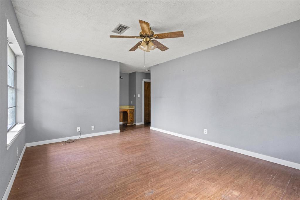 5994 Fm 1753 Denison, TX 75021 - Photo 26 of 34 a view of an empty room with a window