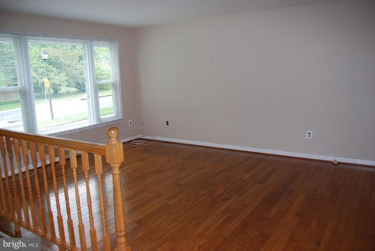 10433 Sweepstakes Road Damascus, MD 20872 - Photo 7 of 15 Living Room