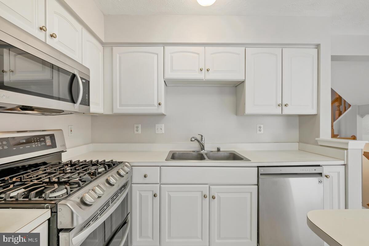5032 Finsbury Road Rosedale, MD 21237 - Photo 15 of 40 5 Burner Gas range with Dual Ovens