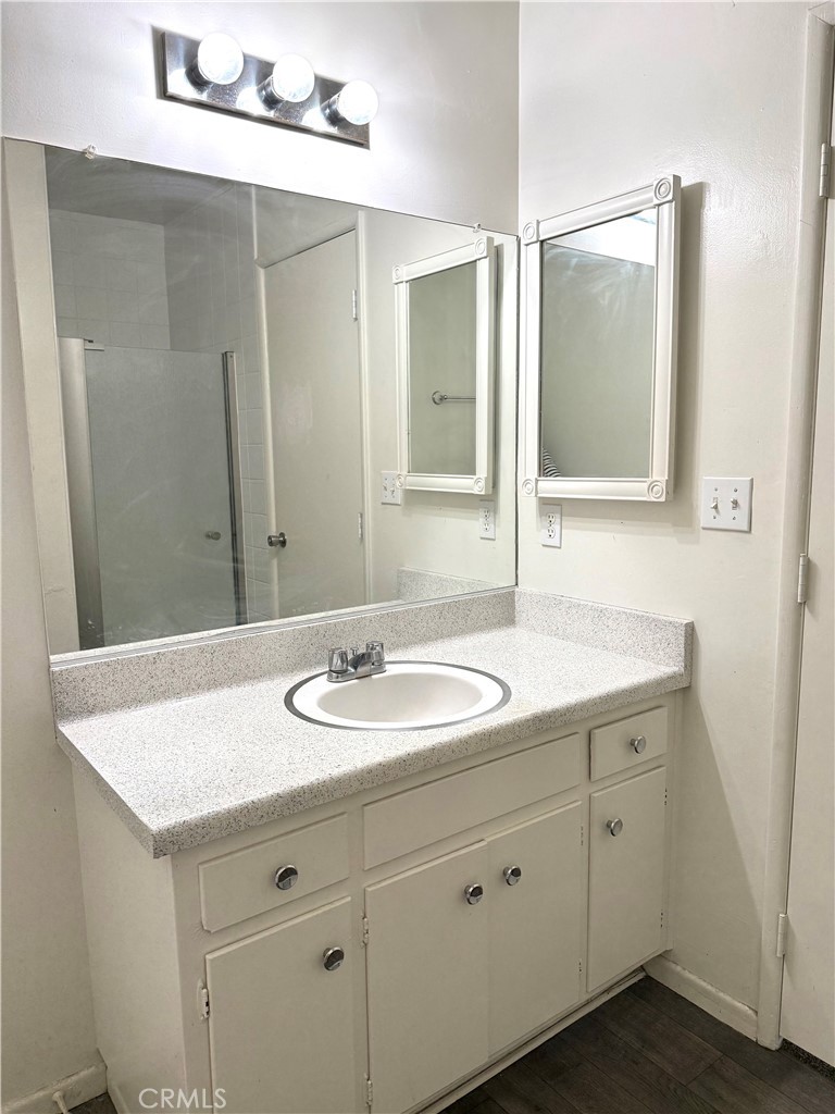 20565 Winona Road Apple Valley, CA 92308 - Photo 16 of 32 Secondary bathroom