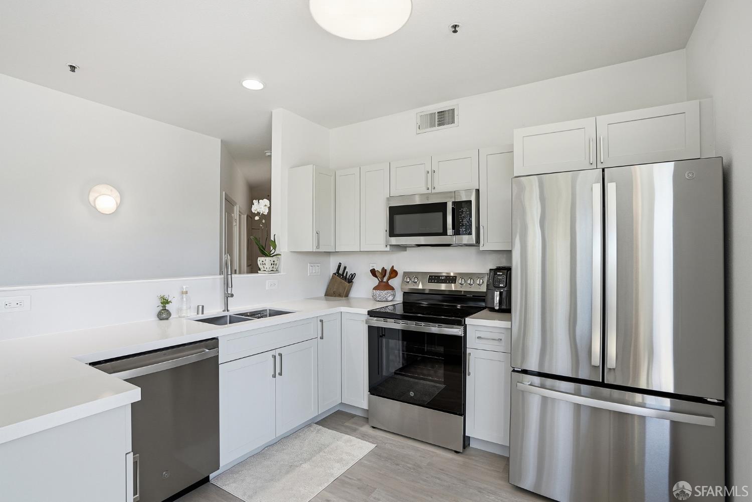655 12th Street, Unit 211 Oakland, CA 94607 - Photo 5 of 17
