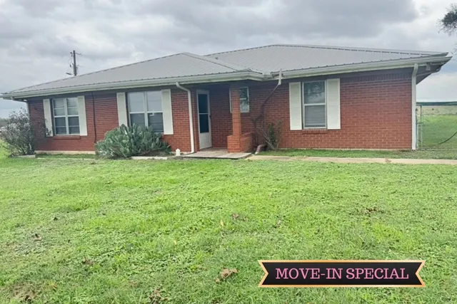 $1,900 | 110 Marek Road, Elgin, TX 78621