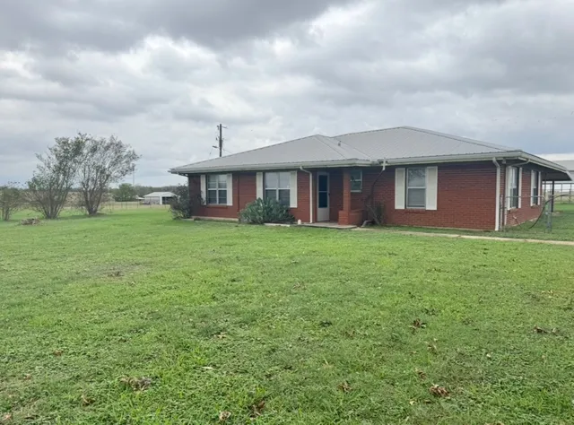 $1,900 | 110 Marek Road, Elgin, TX 78621