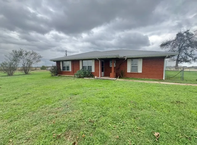 $1,900 | 110 Marek Road, Elgin, TX 78621