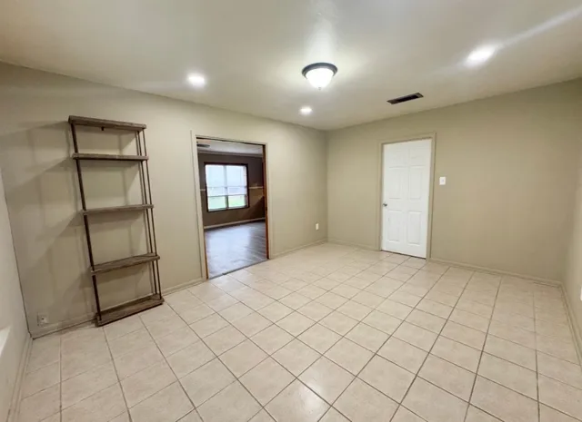 $1,900 | 110 Marek Road, Elgin, TX 78621