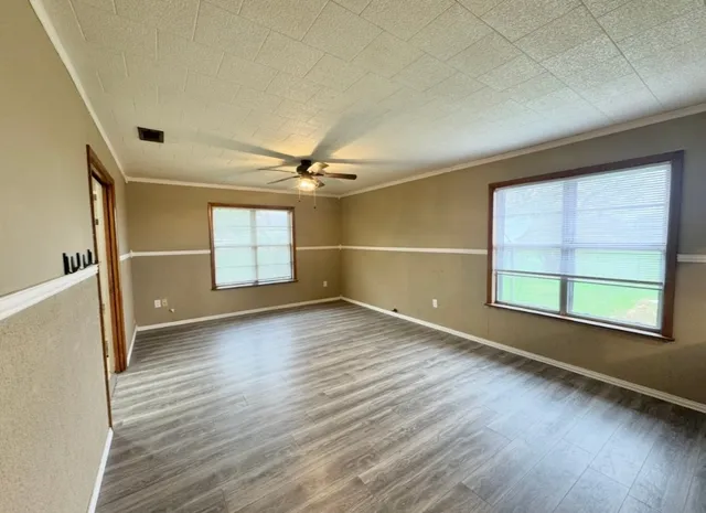 $1,900 | 110 Marek Road, Elgin, TX 78621