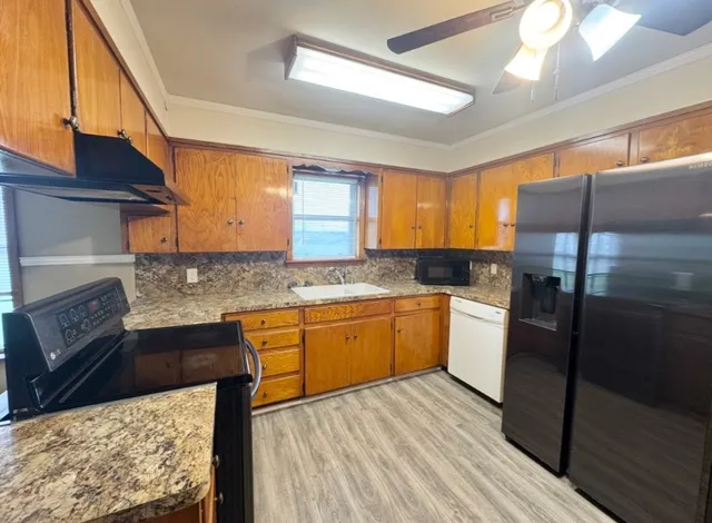 $1,900 | 110 Marek Road, Elgin, TX 78621