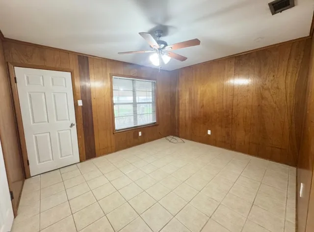 $1,900 | 110 Marek Road, Elgin, TX 78621