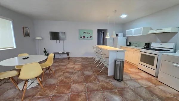 $1,700 | 7725 Harding Avenue, Unit 2, Miami Beach, FL 33141