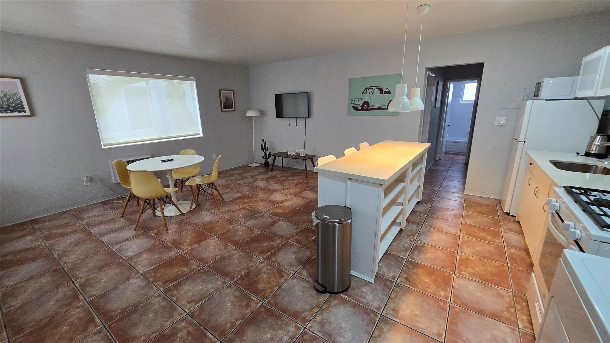 7725 Harding Avenue, Unit 2 Miami Beach, FL 33141 - Photo 4 of 13 Photo 4