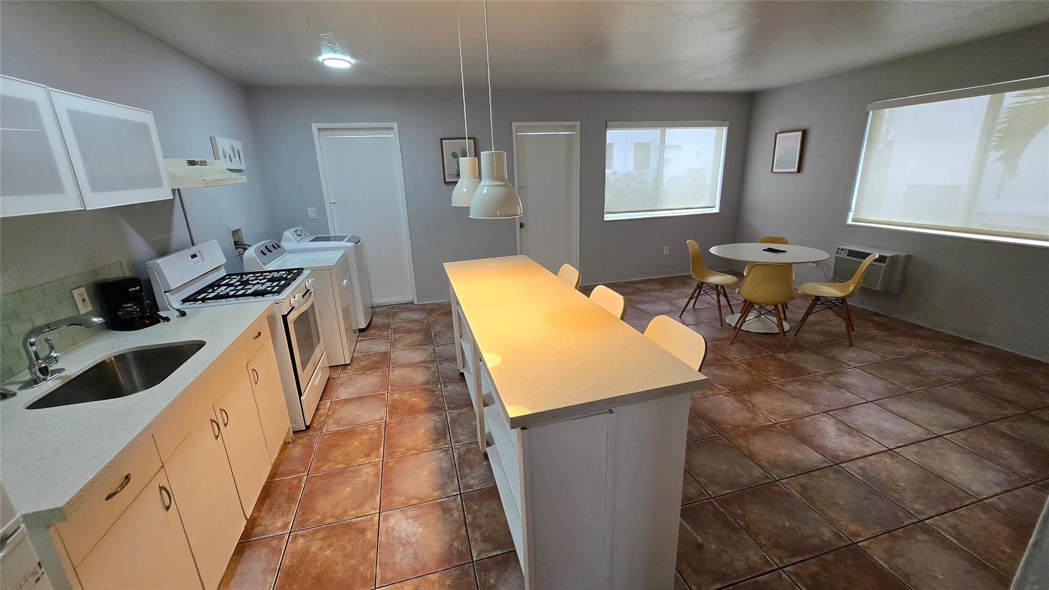 7725 Harding Avenue, Unit 2 Miami Beach, FL 33141 - Photo 5 of 13 Photo 5
