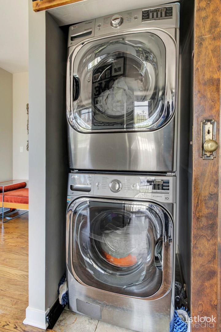 1033 West 14th Place, Unit 413 Chicago, IL 60608 - Photo 20 of 42 a utility room with dryer and washer