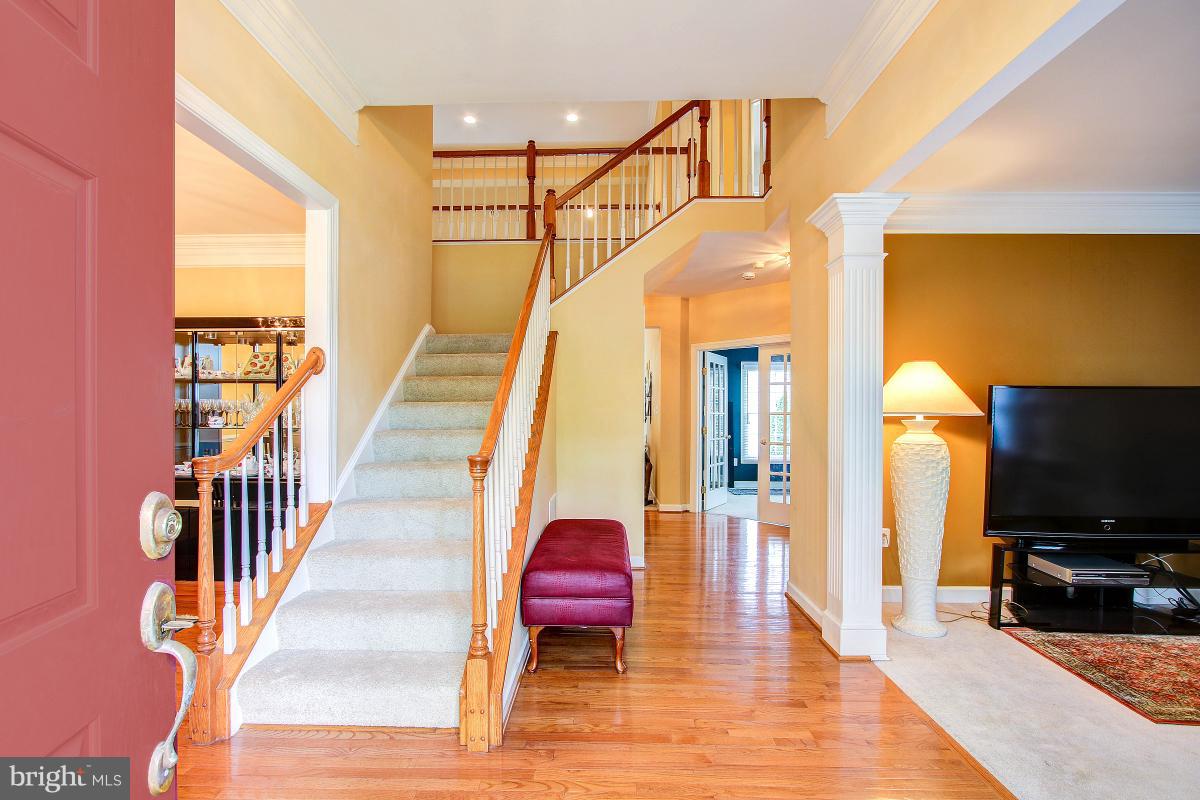 18711 Olney Mill Road Olney, MD 20832 - Photo 3 of 30 Entry Foyer