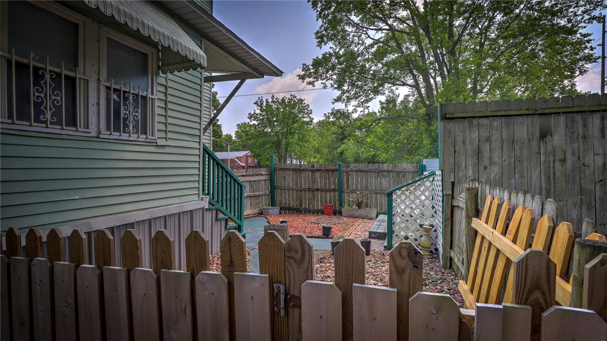 953 West Macon Street Decatur, IL 62522 - Photo 6 of 42
