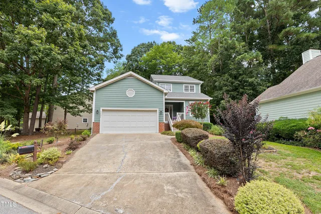 a view of entryway with a front door