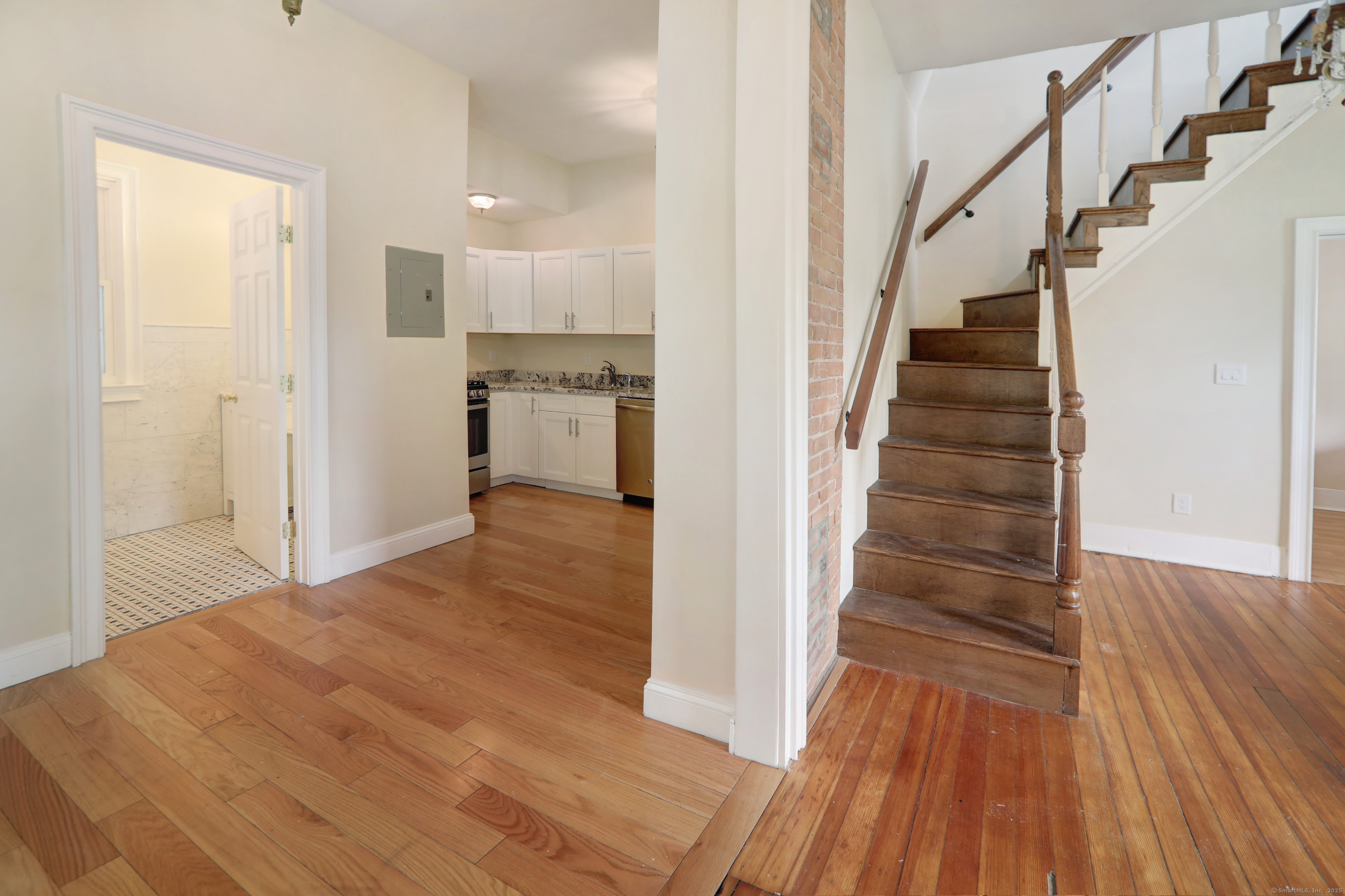 130 Murlyn Road Hamden, CT 06518 - Photo 11 of 40