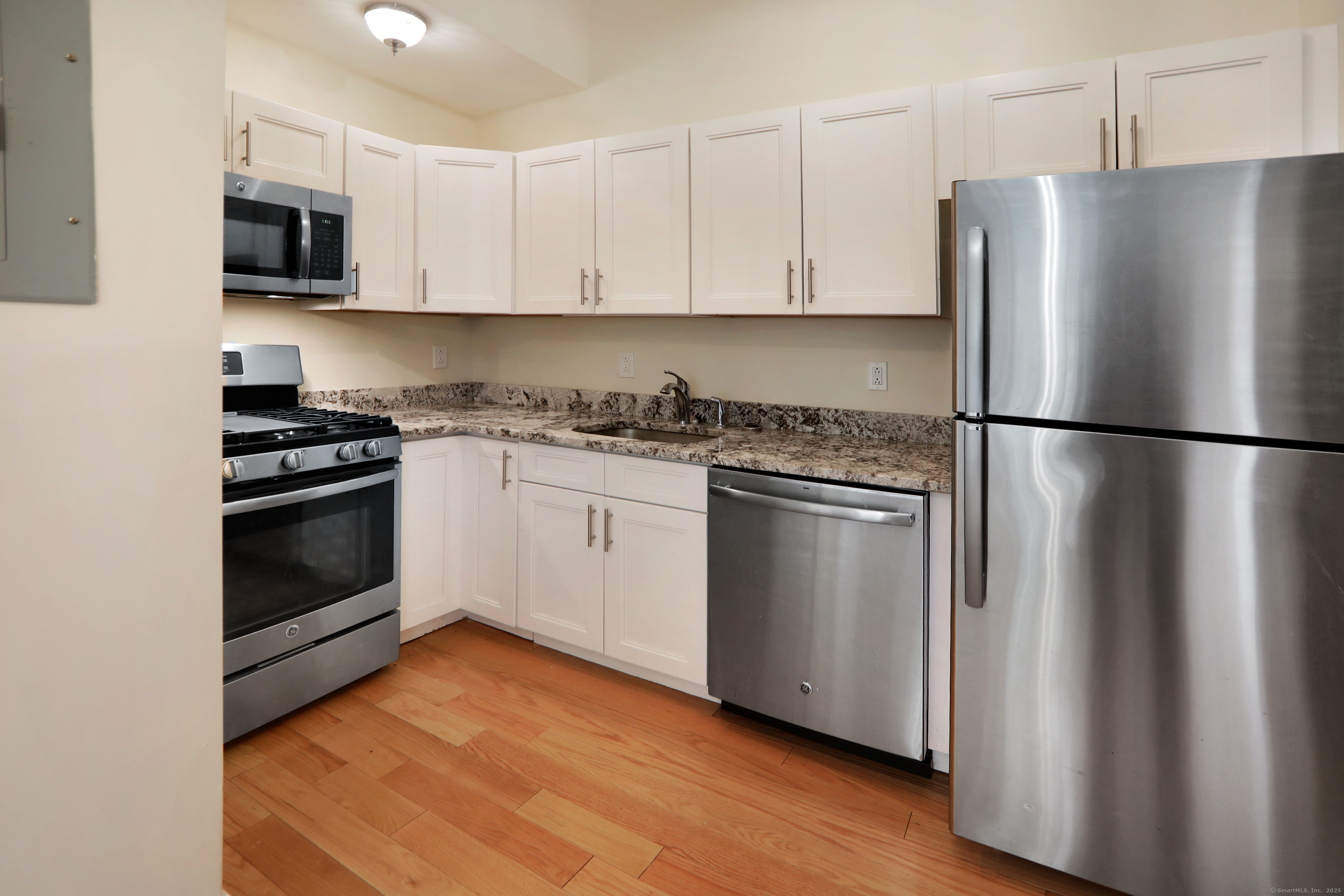 130 Murlyn Road Hamden, CT 06518 - Photo 12 of 40