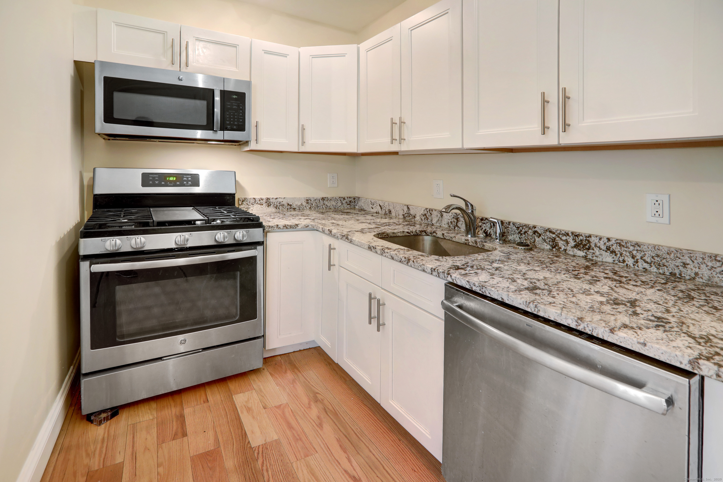 130 Murlyn Road Hamden, CT 06518 - Photo 13 of 40