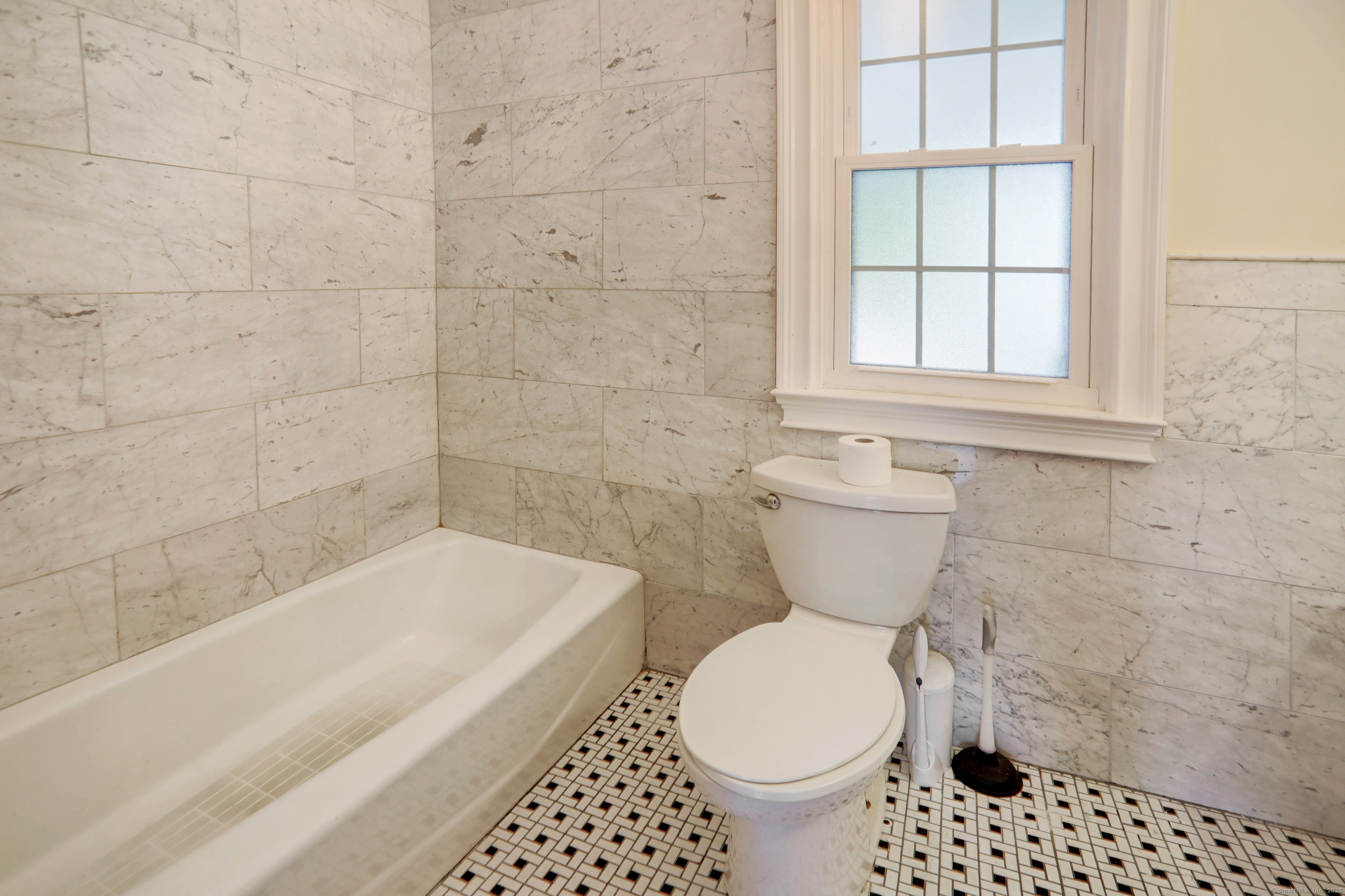 130 Murlyn Road Hamden, CT 06518 - Photo 14 of 40